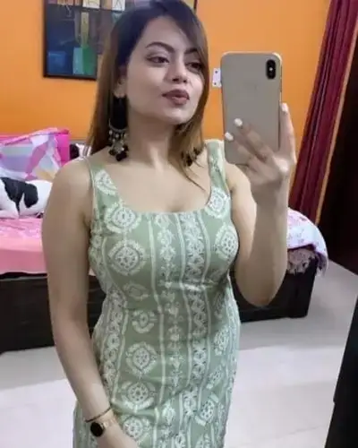 Call Girl in Ballary